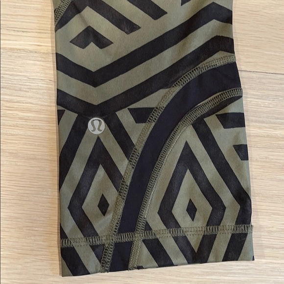 Aztec lululemon crop leggings for running - Picture 5 of 5